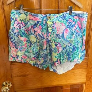 Lilly Pulitzer Mermaid Print Callahan Stretch Shorts 14 5’ inseam. Need repair